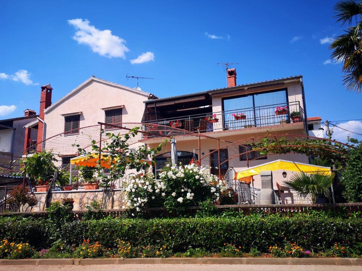 Apartamento Familija Cvitkovic Funtana Exterior foto